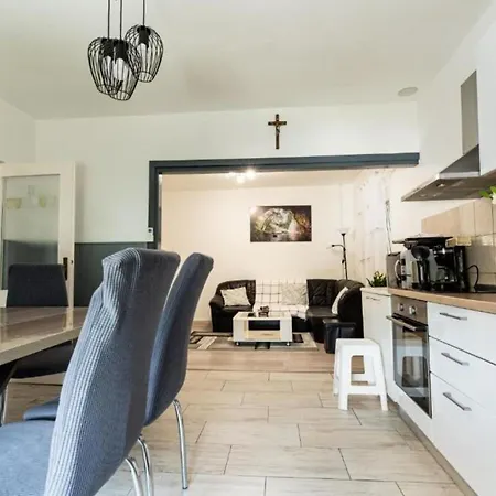 House Bistre With Private Pool